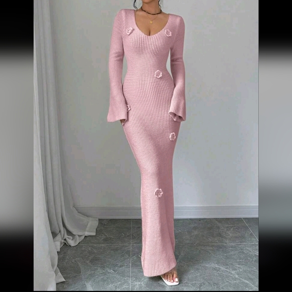 Women's V-Neck 3D Floral Embellished Fishtail Hem Elegant Sweater - Picture 4 of 5